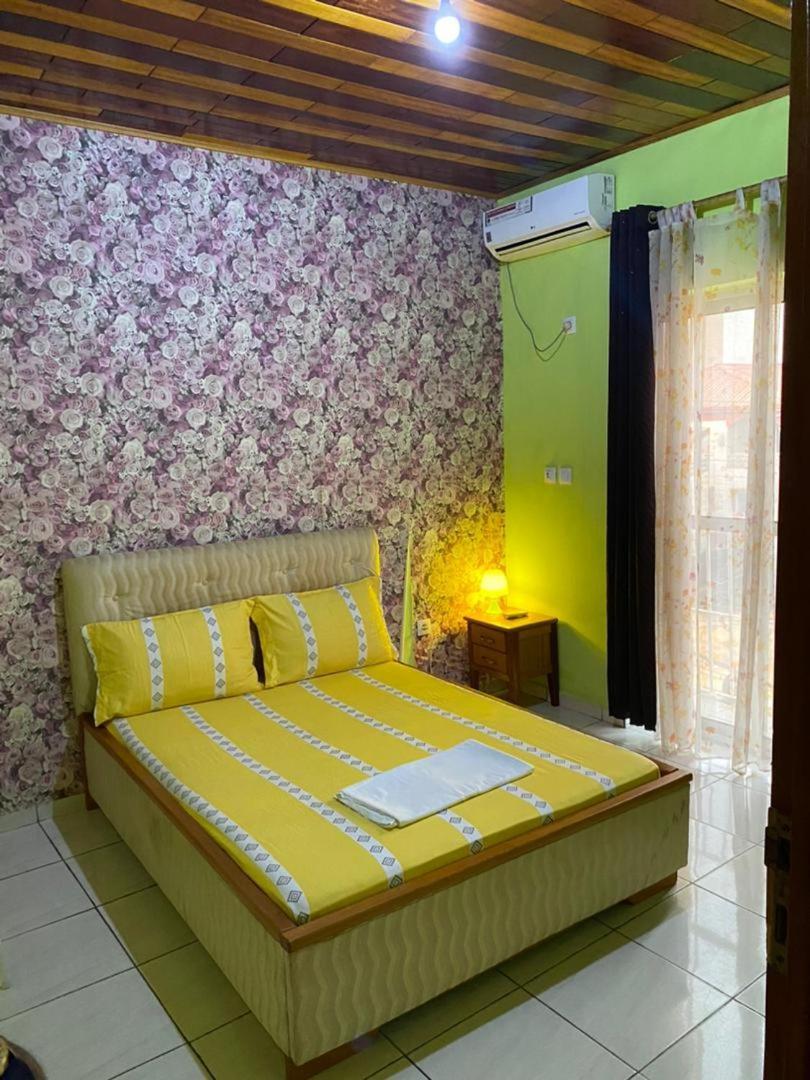 Cave Royale - Chambres-Studios-Apparts meublés - Logpom Hopithal des soeurs ápres Camara Laye Douala Extérieur photo